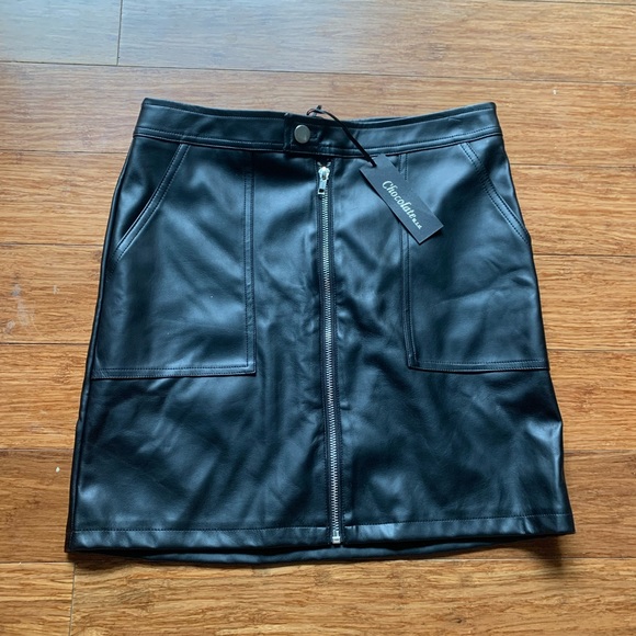 Chocolate Dresses & Skirts - (344) NWT BLACK SKIRT